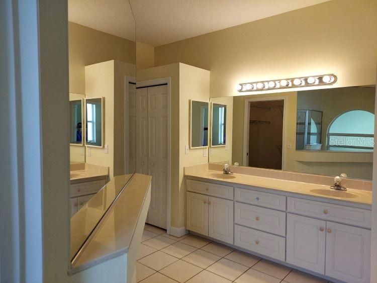 For Sale: $335,000 (3 beds, 2 baths, 1840 Square Feet)