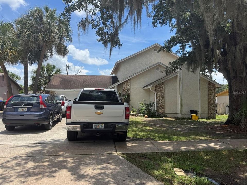 For Sale: $300,000 (3 beds, 3 baths, 1750 Square Feet)