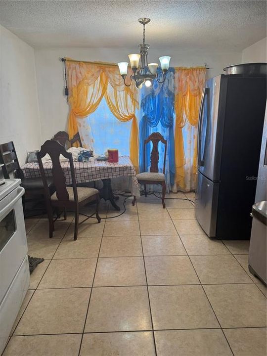 For Sale: $300,000 (3 beds, 3 baths, 1750 Square Feet)