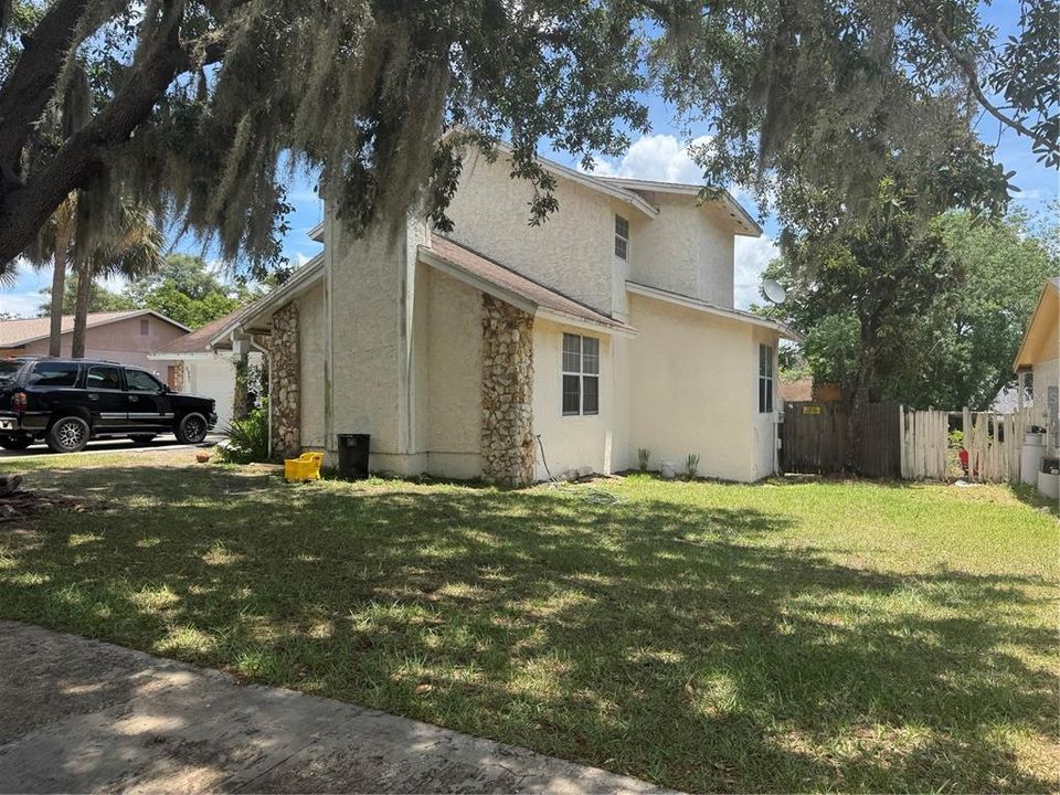 For Sale: $300,000 (3 beds, 3 baths, 1750 Square Feet)