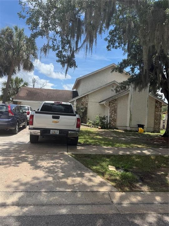 For Sale: $300,000 (3 beds, 3 baths, 1750 Square Feet)