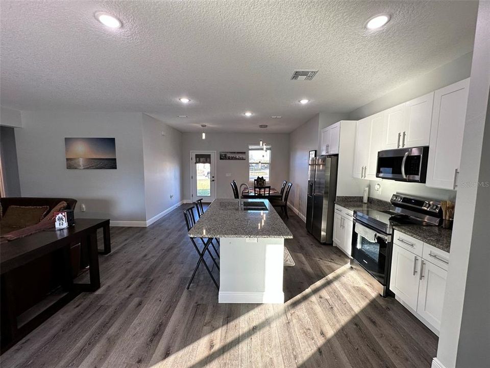 For Rent: $2,300 (4 beds, 2 baths, 1620 Square Feet)