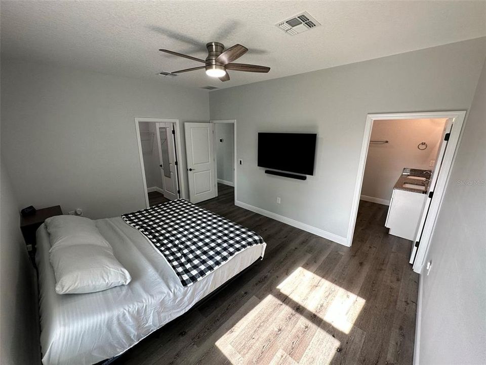 For Rent: $2,300 (4 beds, 2 baths, 1620 Square Feet)