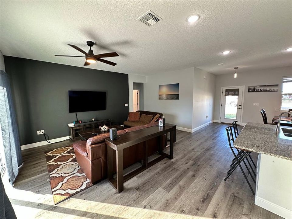 For Rent: $2,300 (4 beds, 2 baths, 1620 Square Feet)