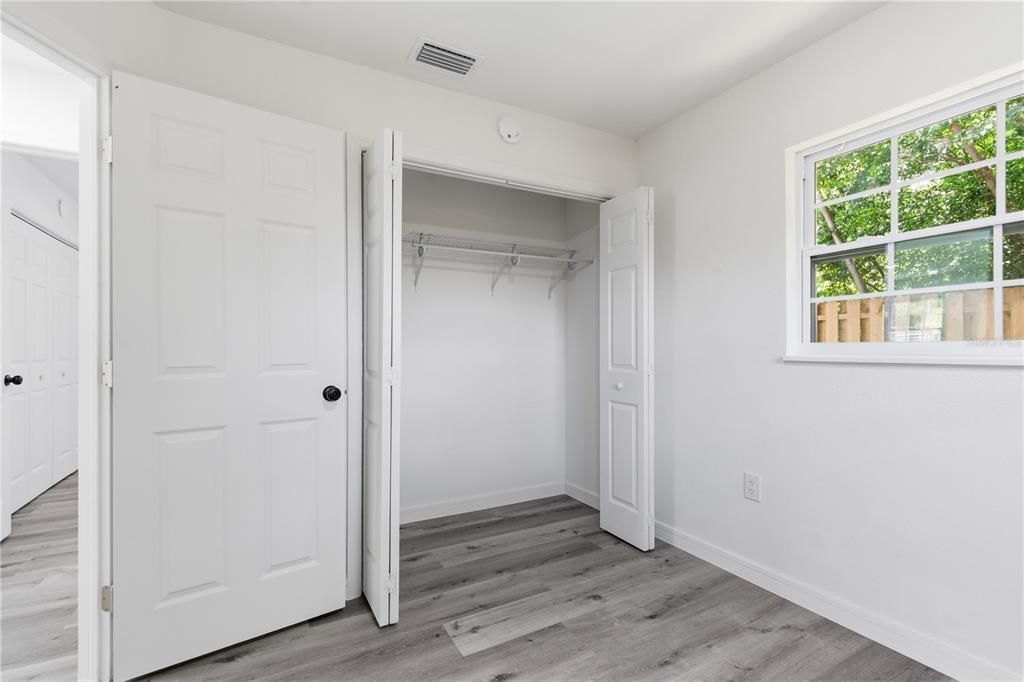 For Sale: $275,000 (3 beds, 2 baths, 894 Square Feet)