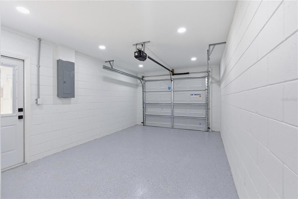 For Sale: $275,000 (3 beds, 2 baths, 894 Square Feet)