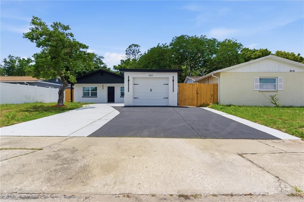 For Sale: $275,000 (3 beds, 2 baths, 894 Square Feet)