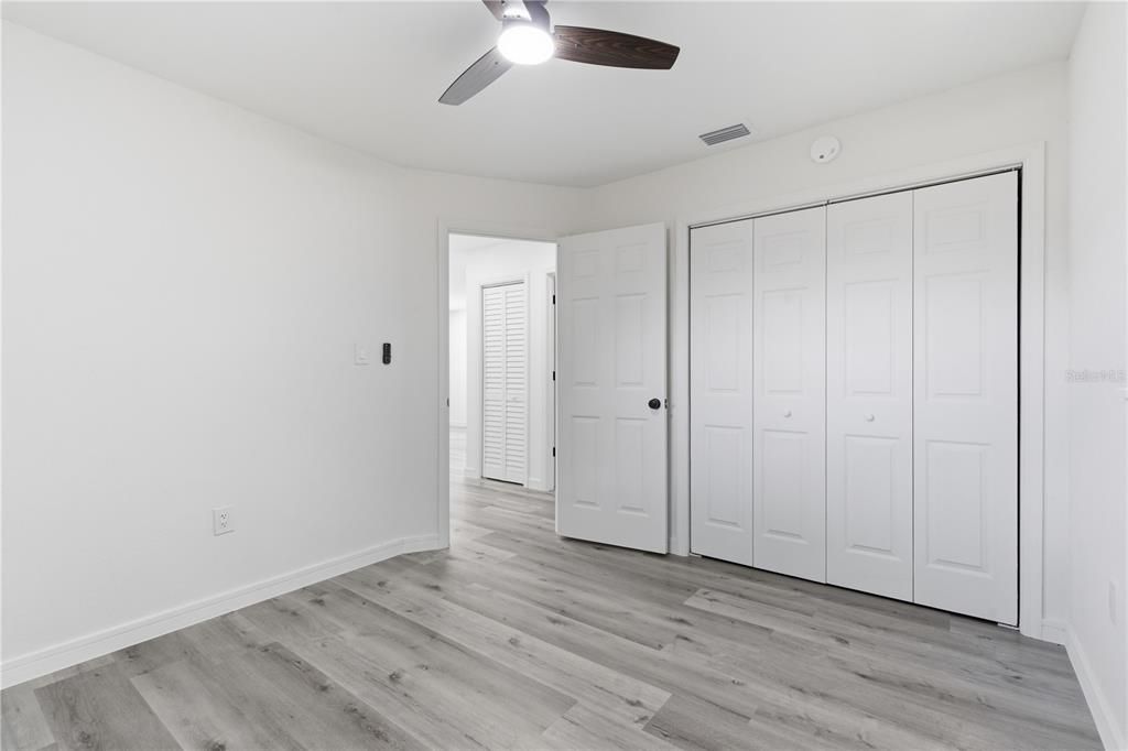 For Sale: $275,000 (3 beds, 2 baths, 894 Square Feet)