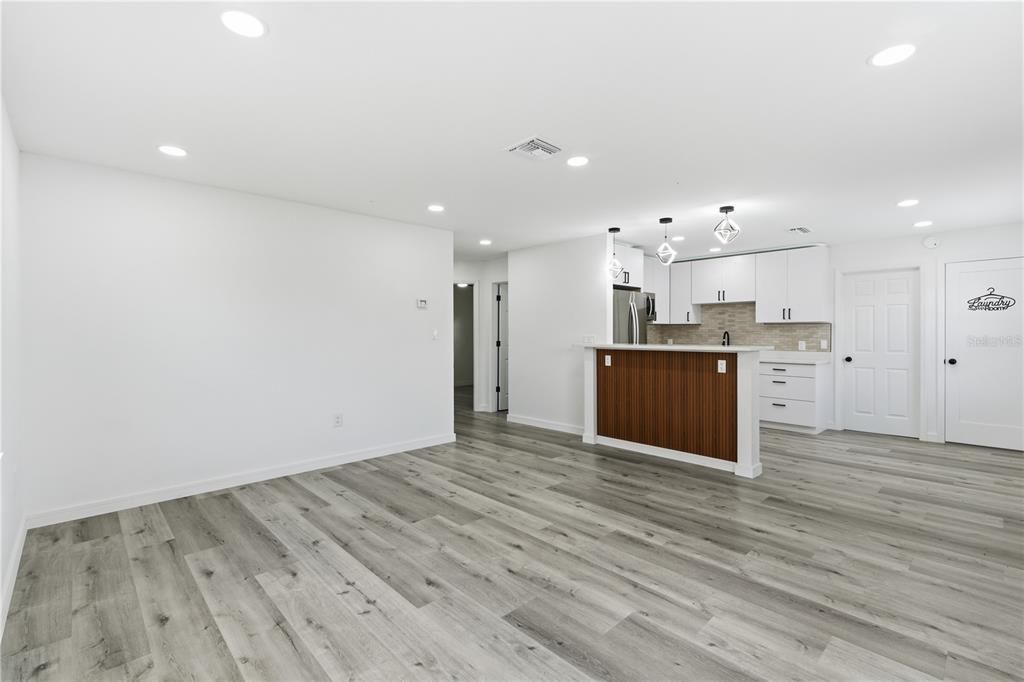 For Sale: $275,000 (3 beds, 2 baths, 894 Square Feet)
