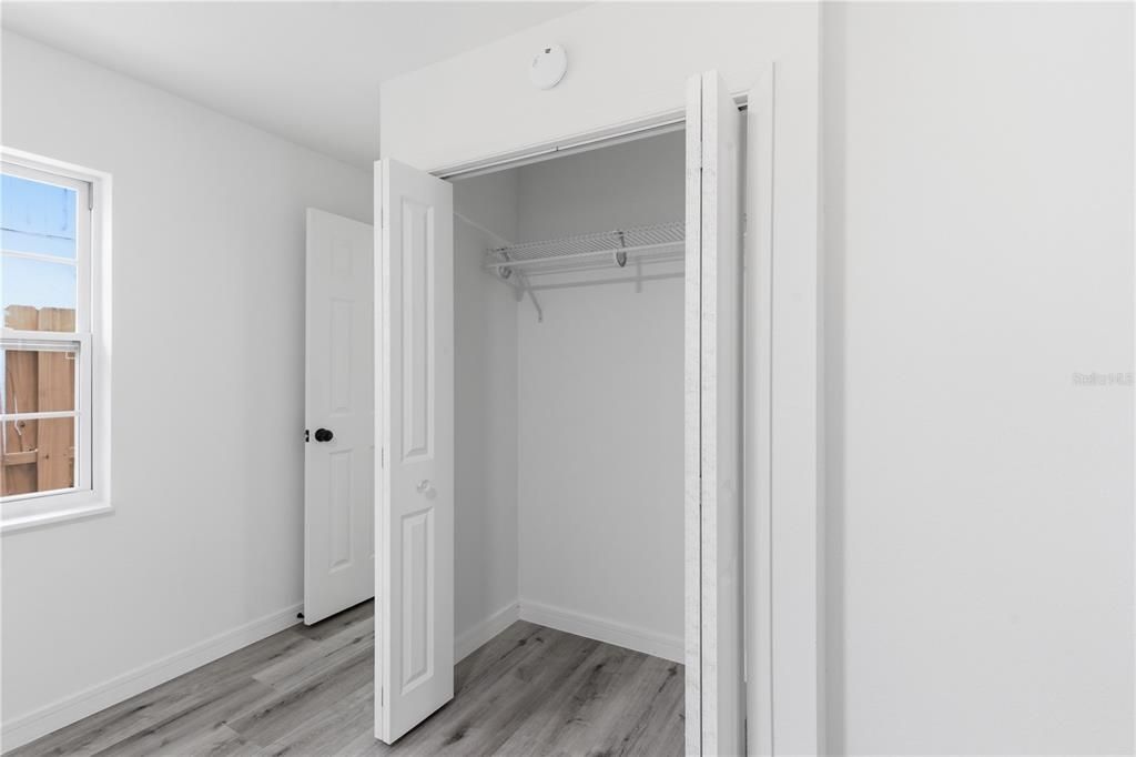 For Sale: $275,000 (3 beds, 2 baths, 894 Square Feet)
