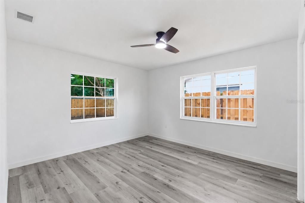 For Sale: $275,000 (3 beds, 2 baths, 894 Square Feet)