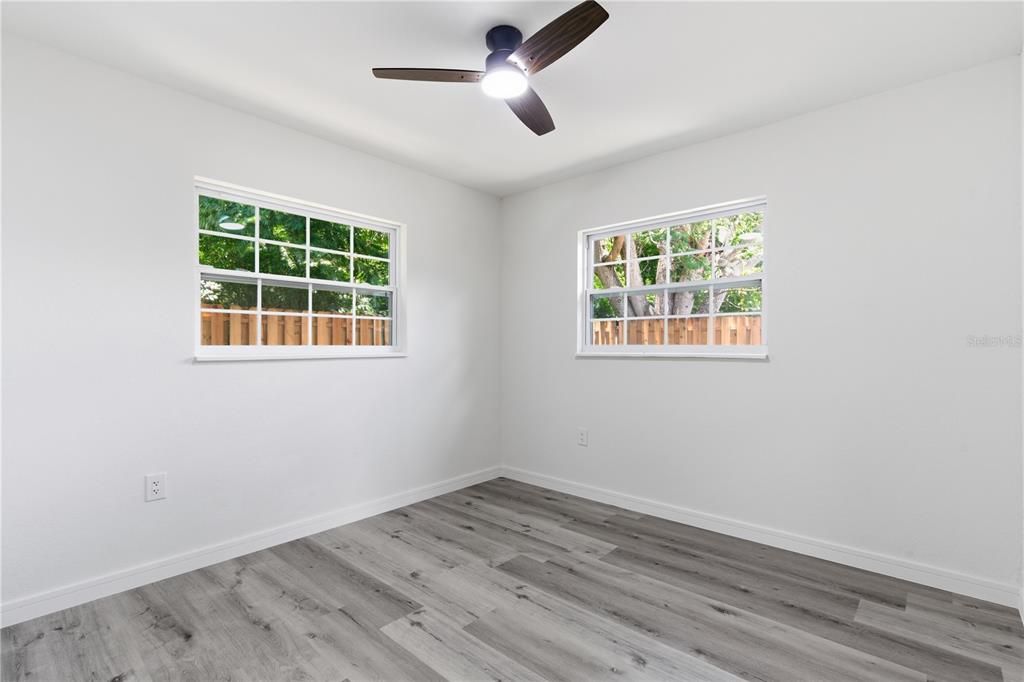 For Sale: $275,000 (3 beds, 2 baths, 894 Square Feet)
