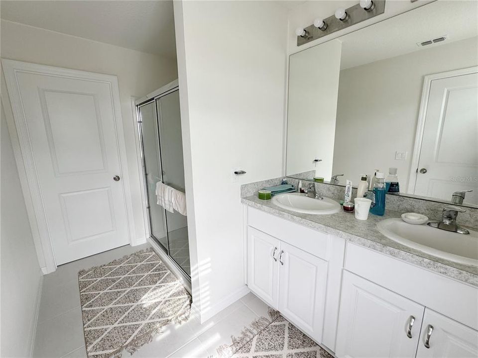 En Venta: $398,000 (5 camas, 3 baños, 2767 Pies cuadrados)