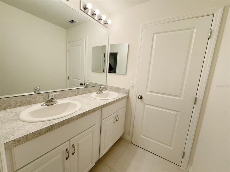En Venta: $398,000 (5 camas, 3 baños, 2767 Pies cuadrados)