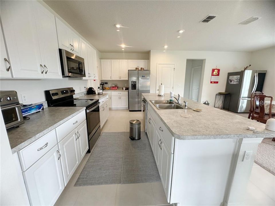 En Venta: $398,000 (5 camas, 3 baños, 2767 Pies cuadrados)