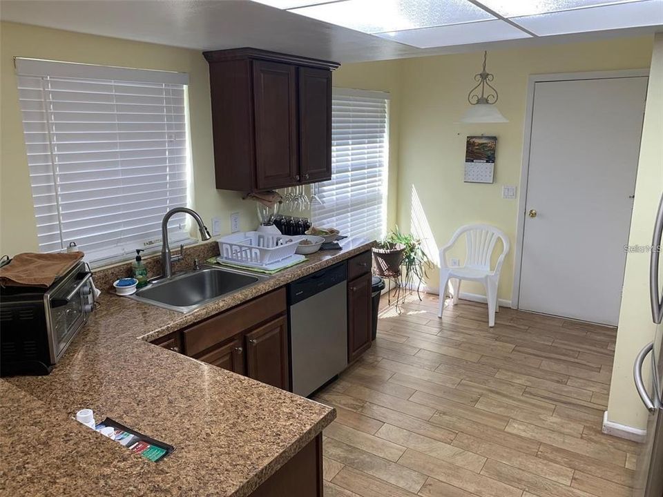 For Rent: $1,800 (3 beds, 2 baths, 1244 Square Feet)