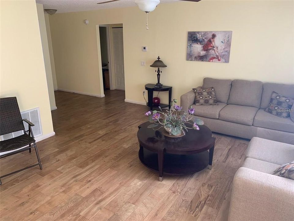 For Rent: $1,800 (3 beds, 2 baths, 1244 Square Feet)
