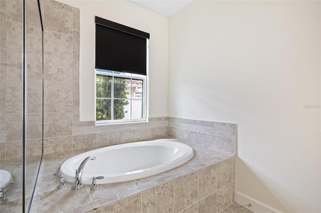 En Venta: $549,000 (4 camas, 4 baños, 2727 Pies cuadrados)