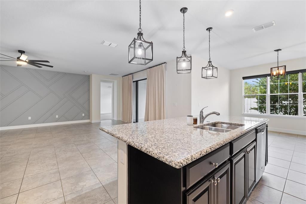 En Venta: $549,000 (4 camas, 4 baños, 2727 Pies cuadrados)