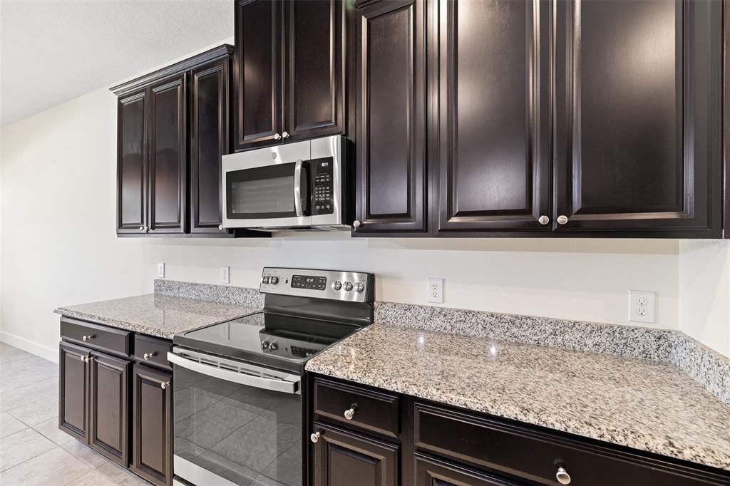 En Venta: $549,000 (4 camas, 4 baños, 2727 Pies cuadrados)