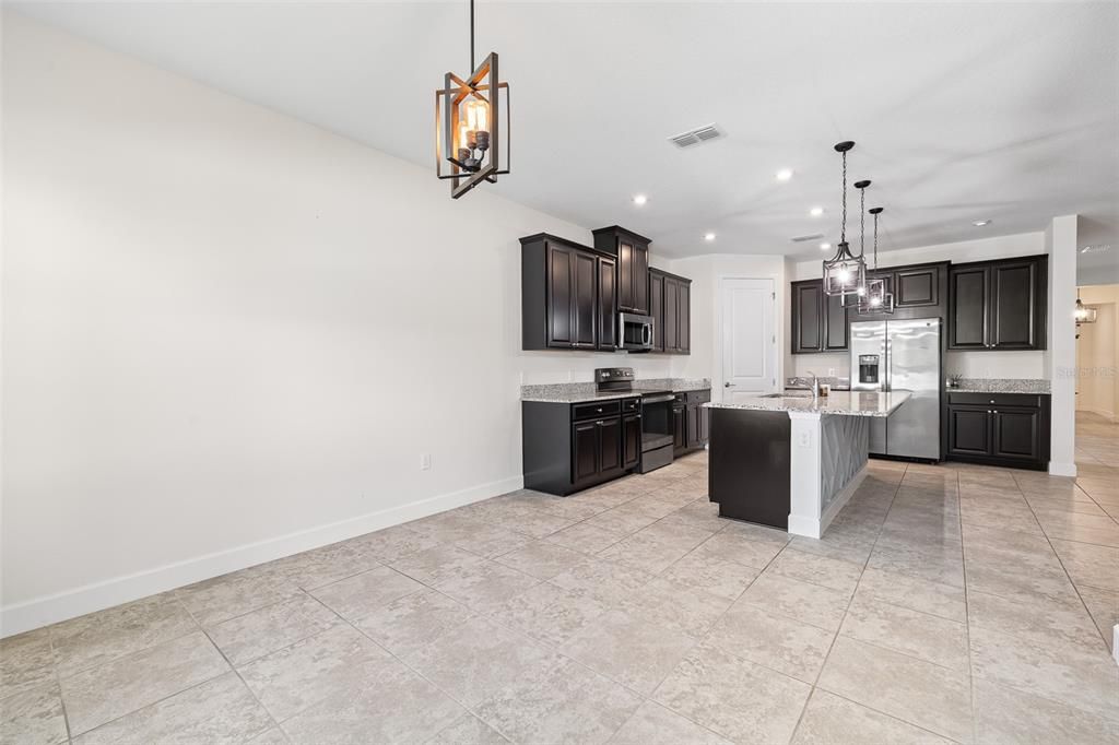 En Venta: $549,000 (4 camas, 4 baños, 2727 Pies cuadrados)