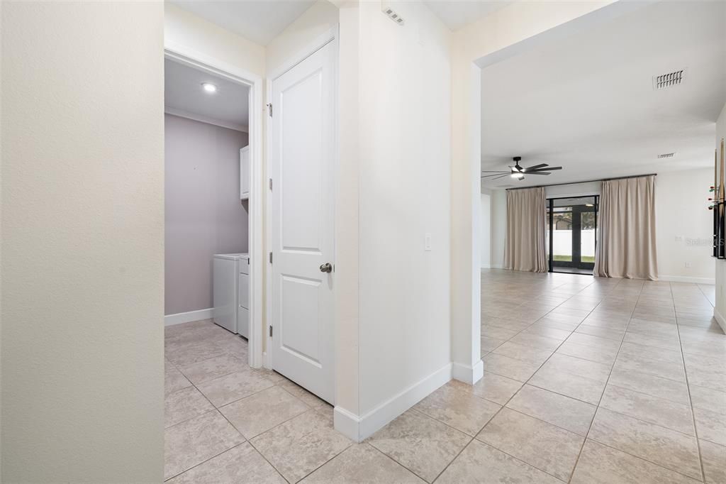 En Venta: $549,000 (4 camas, 4 baños, 2727 Pies cuadrados)