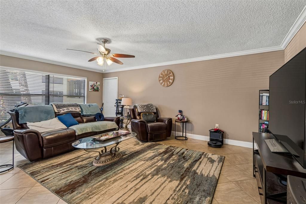 For Sale: $230,000 (2 beds, 2 baths, 1100 Square Feet)