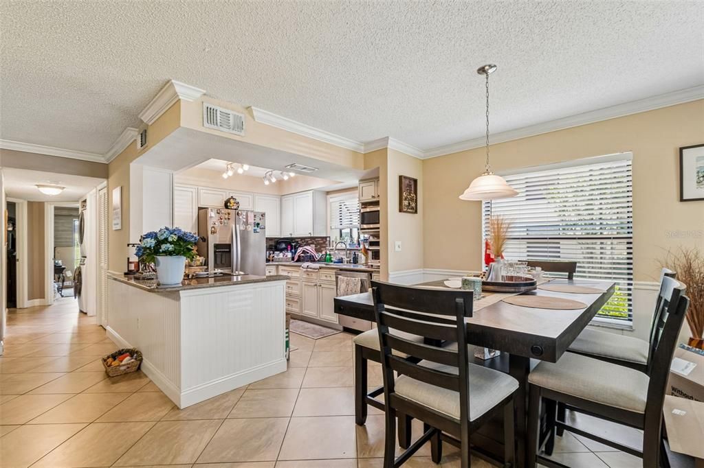 For Sale: $230,000 (2 beds, 2 baths, 1100 Square Feet)