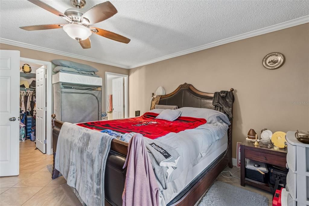 For Sale: $230,000 (2 beds, 2 baths, 1100 Square Feet)