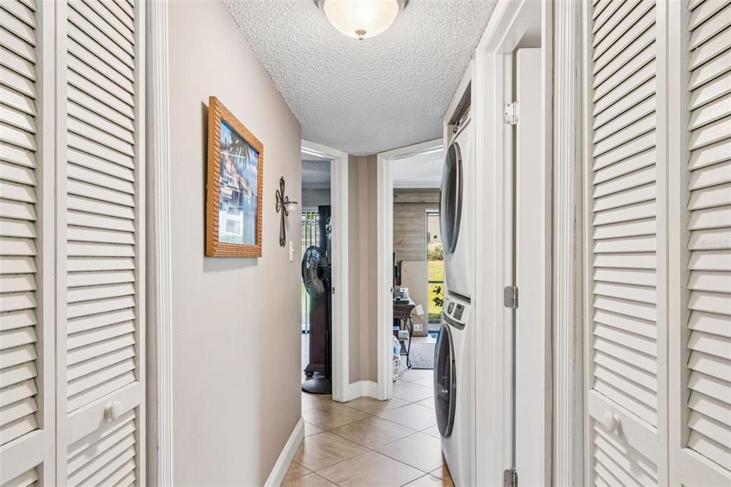 For Sale: $230,000 (2 beds, 2 baths, 1100 Square Feet)
