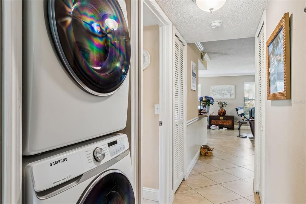For Sale: $230,000 (2 beds, 2 baths, 1100 Square Feet)