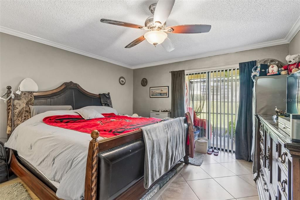 For Sale: $230,000 (2 beds, 2 baths, 1100 Square Feet)