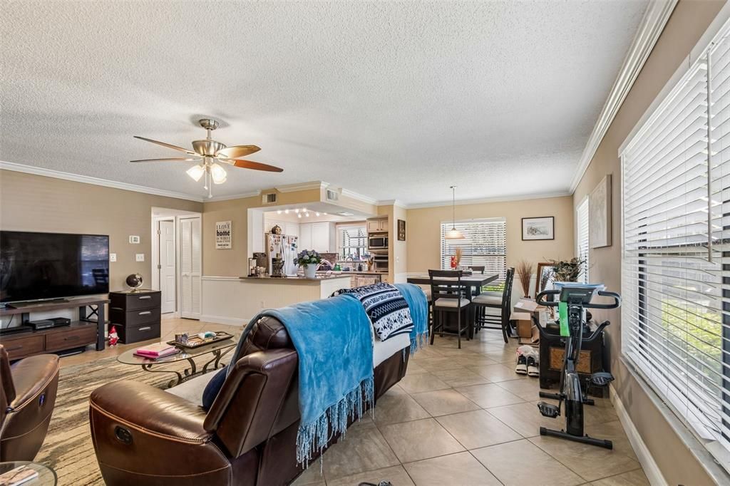 For Sale: $230,000 (2 beds, 2 baths, 1100 Square Feet)