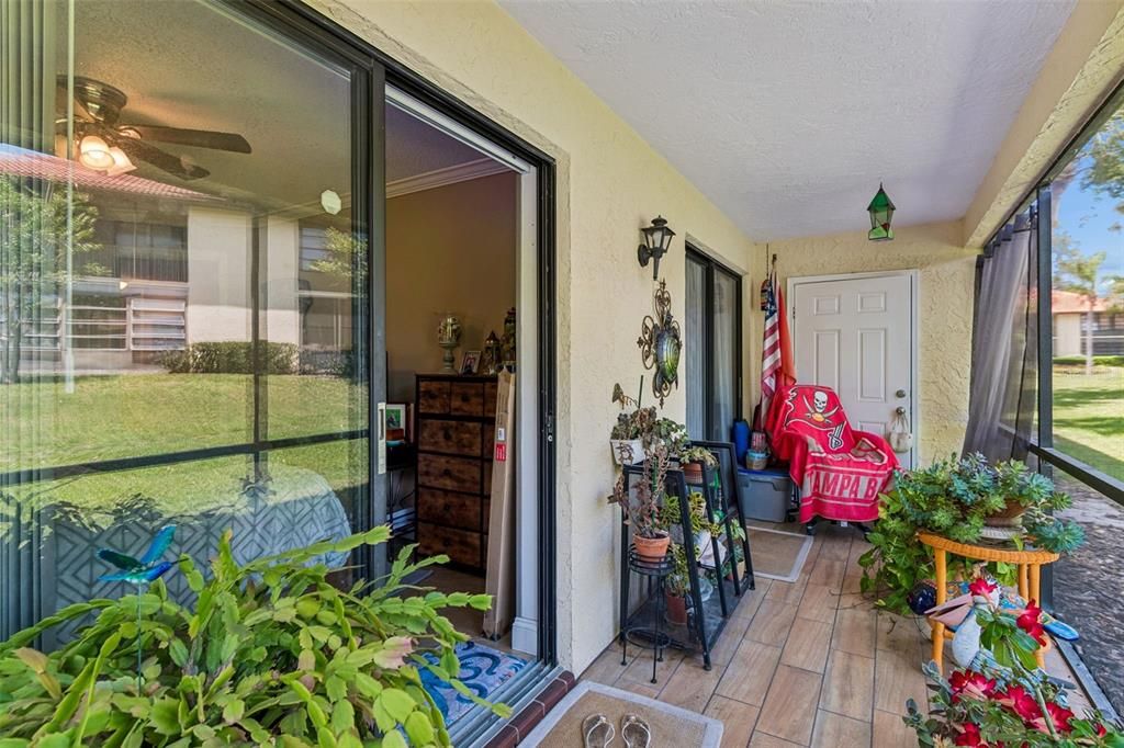 For Sale: $230,000 (2 beds, 2 baths, 1100 Square Feet)