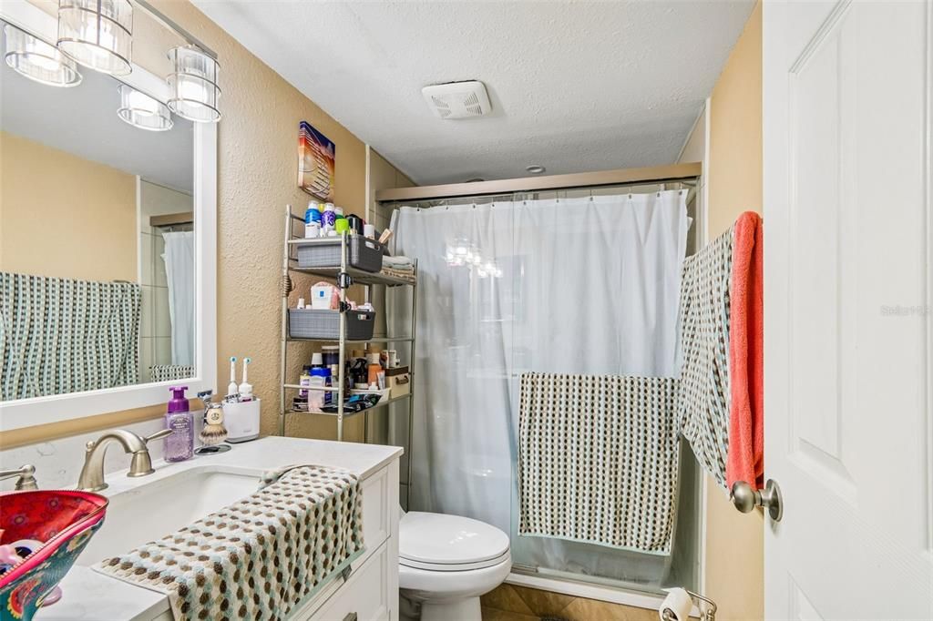 For Sale: $230,000 (2 beds, 2 baths, 1100 Square Feet)