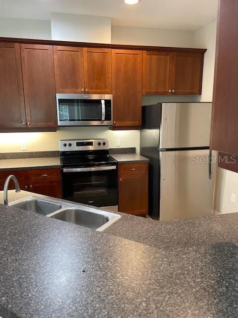 For Rent: $2,100 (3 beds, 3 baths, 1602 Square Feet)
