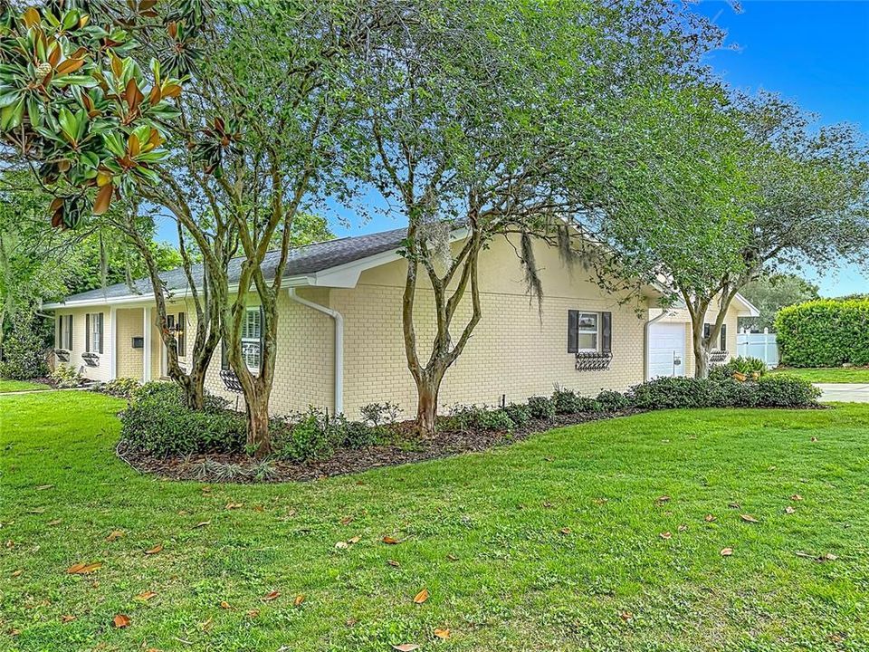 For Sale: $334,900 (3 beds, 2 baths, 2039 Square Feet)