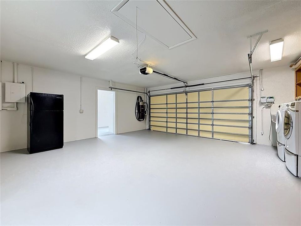 For Sale: $334,900 (3 beds, 2 baths, 2039 Square Feet)