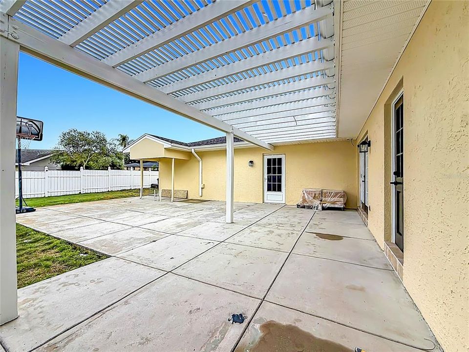 For Sale: $334,900 (3 beds, 2 baths, 2039 Square Feet)