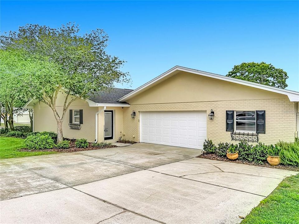 For Sale: $334,900 (3 beds, 2 baths, 2039 Square Feet)