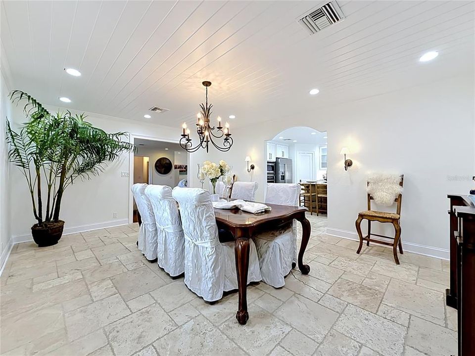 For Sale: $334,900 (3 beds, 2 baths, 2039 Square Feet)