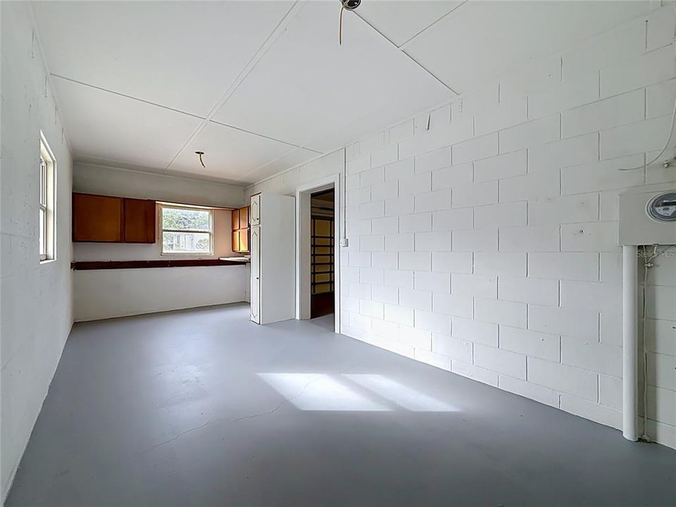For Sale: $334,900 (3 beds, 2 baths, 2039 Square Feet)