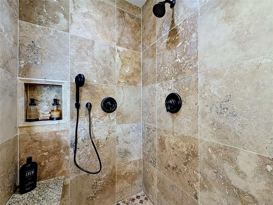 For Sale: $334,900 (3 beds, 2 baths, 2039 Square Feet)