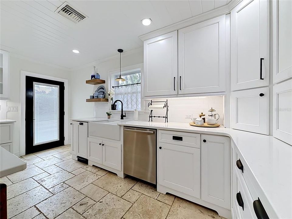 For Sale: $334,900 (3 beds, 2 baths, 2039 Square Feet)