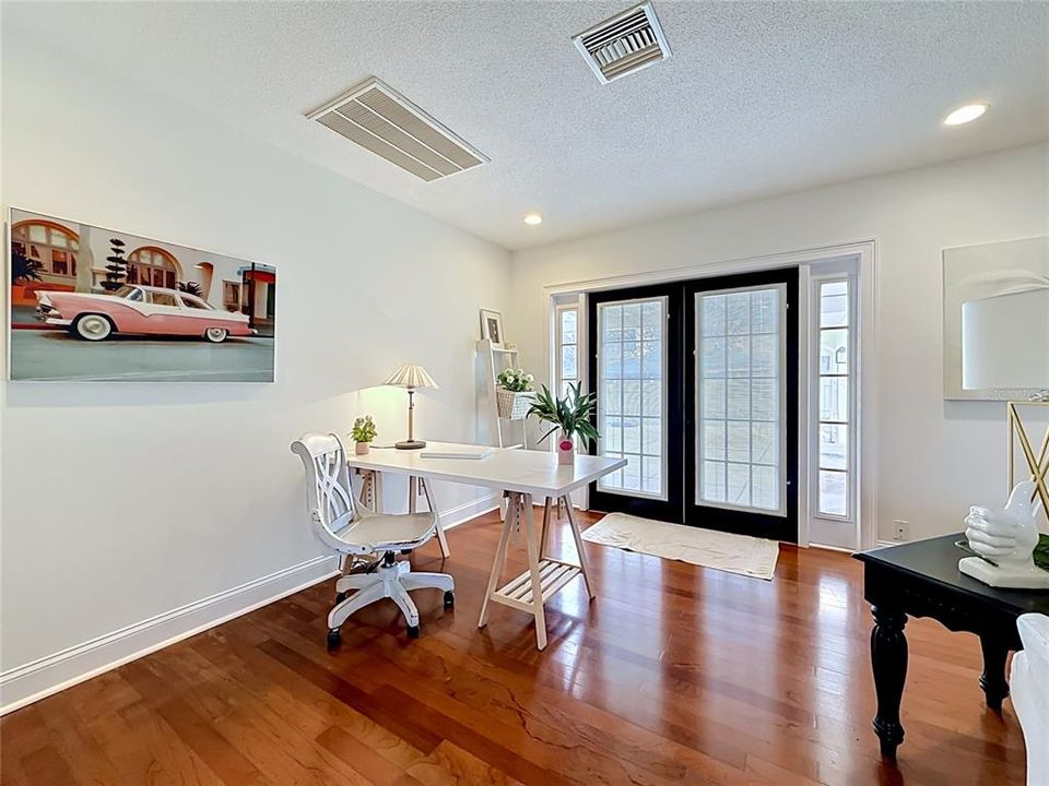 For Sale: $334,900 (3 beds, 2 baths, 2039 Square Feet)