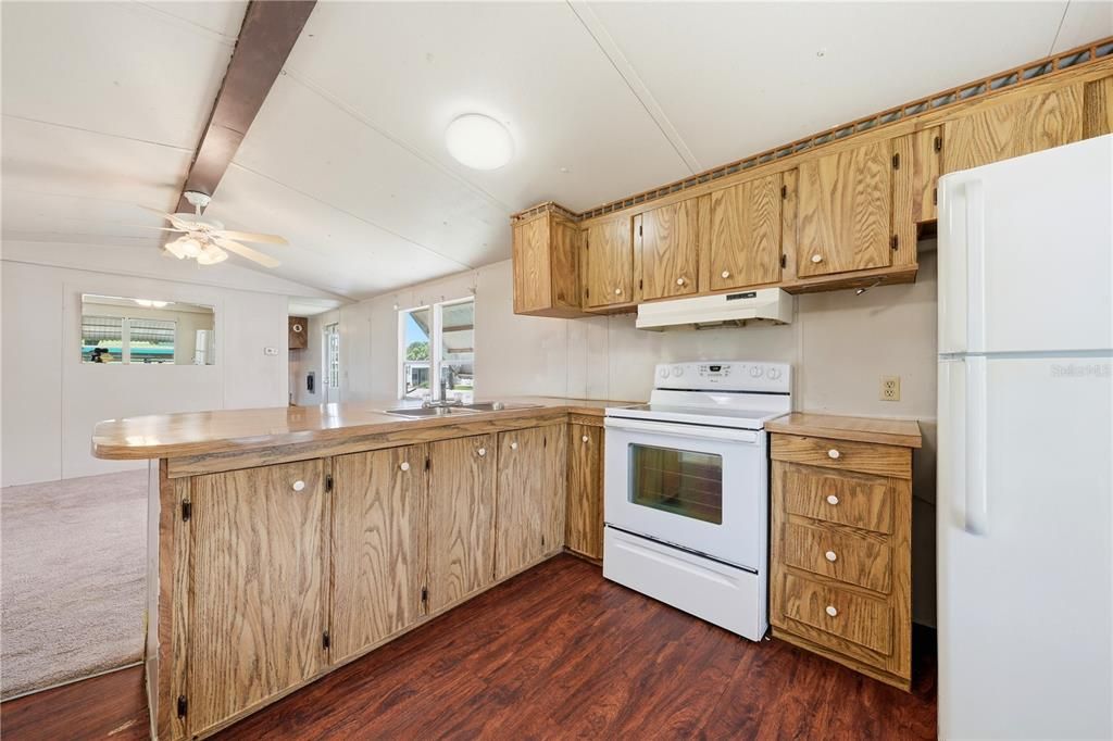 For Sale: $210,000 (2 beds, 1 baths, 644 Square Feet)