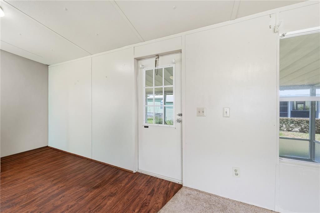 For Sale: $210,000 (2 beds, 1 baths, 644 Square Feet)