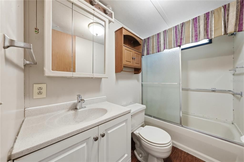 For Sale: $210,000 (2 beds, 1 baths, 644 Square Feet)