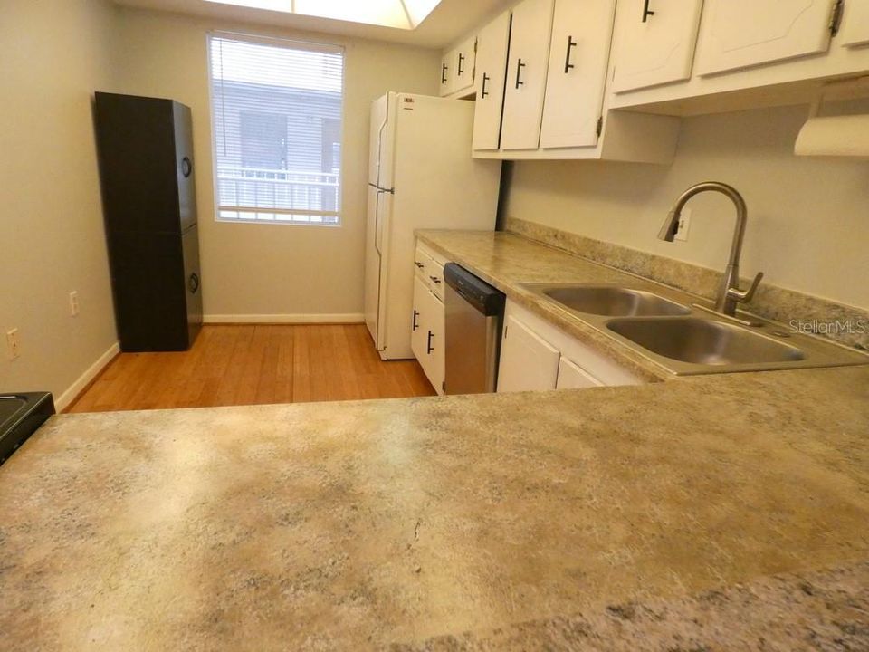 На продажу: $149,900 (1 спален, 1 ванн, 790 Квадратных фут)