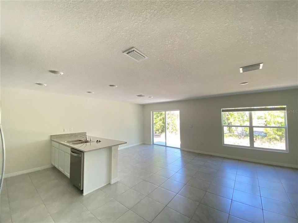 En Renta: $1,750 (4 camas, 2 baños, 1483 Pies cuadrados)